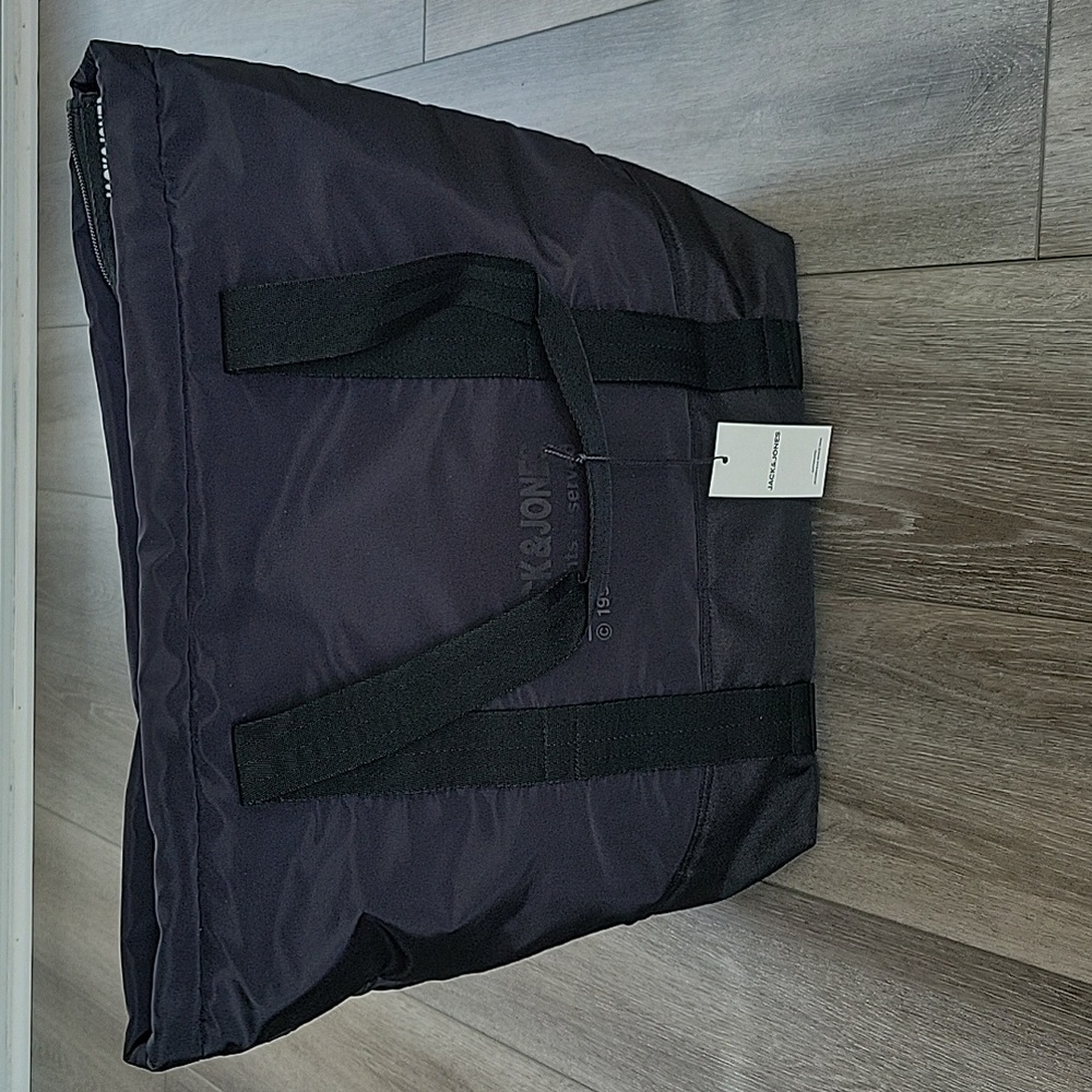 Jack & Jones black zippered travel bag jaczody style 12205538